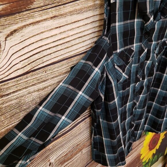 "Torrid" Woman's open shoulder Long sleeve shirt Size:3 plaid preo-owned - Picture 3 of 8
